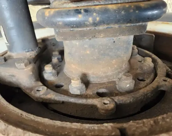 Picture of (Used) 2006 Freightliner Columbia 120, FRONT DIFFERENTIAL HUBS