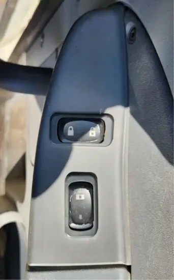 Picture of (Used) 2006 Freightliner Columbia 120, DOOR ELECTRIC SWITCH