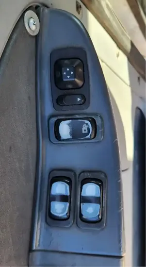Picture of (Used) 2006 Freightliner Columbia 120, DOOR ELECTRIC SWITCH