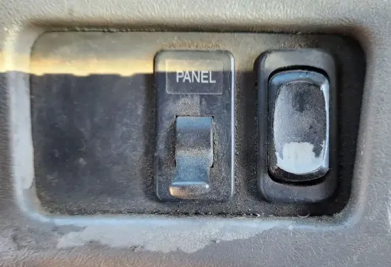 Picture of (Used) 2006 Freightliner Columbia 120, MISCELLANEOUS DASH SWITCHES