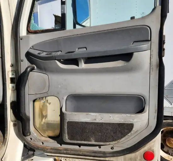 Picture of (Used) 2006 Freightliner Columbia 120, INTERIOR DOOR PANEL