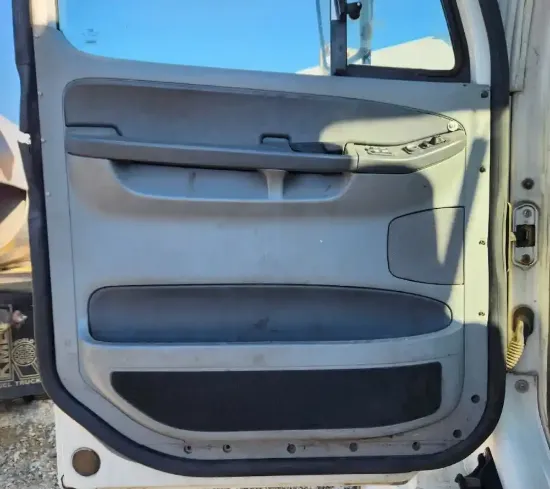 Picture of (Used) 2006 Freightliner Columbia 120, INTERIOR DOOR PANEL