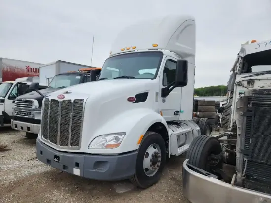 Picture of 2018-peterbilt-579-truck-tractor