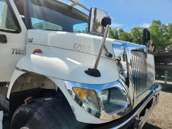 Picture of (Used) 2007 International 7500, HOOD ASSEMBLY