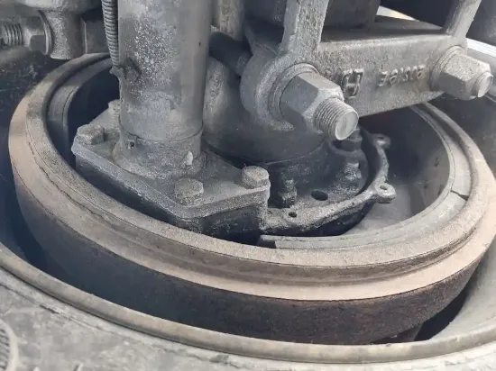 Picture of (Used) 2016 Kenworth K370, DIFFERENTIAL HUBS