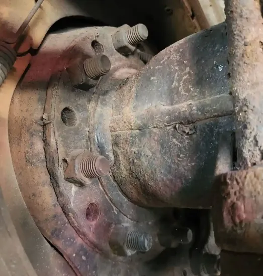 Picture of (Used) 2014 Peterbilt 337, DIFFERENTIAL HUBS