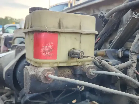 Picture of (Used) 1999 GMC C6500 BRAKE MASTER CYLINDER