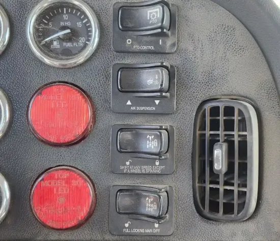 Picture of (Used) 2012 Peterbilt 367, MISCELLANEOUS DASH SWITCHES
