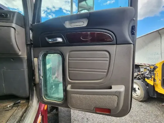 Picture of (Used) 2012 Peterbilt 367, INTERIOR DOOR PANEL