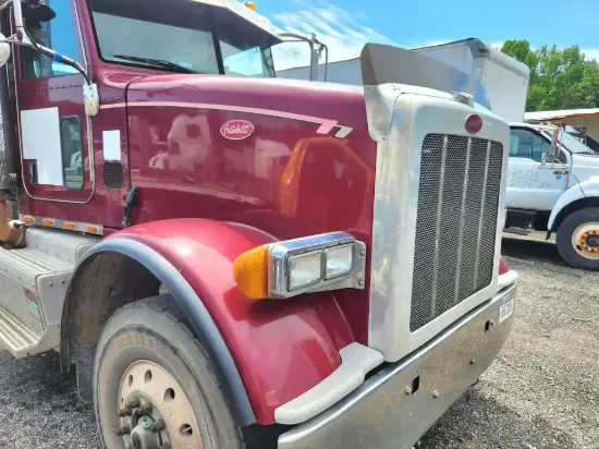 Picture of (Used) 2012 Peterbilt 367, HOOD ASSEMBLY