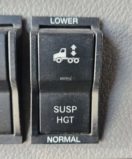 Picture of (Used) 2020 Freightliner Cascadia 126, MISCELLANEOUS DASH SWITCHES