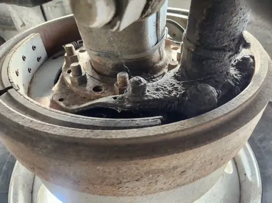 Picture of (Used) 2012 Peterbilt 367, FRONT DIFFERENTIAL HUBS