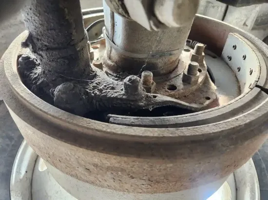 Picture of (Used) 2012 Peterbilt 367, FRONT DIFFERENTIAL HUBS