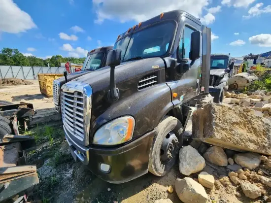Picture of 2015-freightliner-cascadia-113-truck-tractor