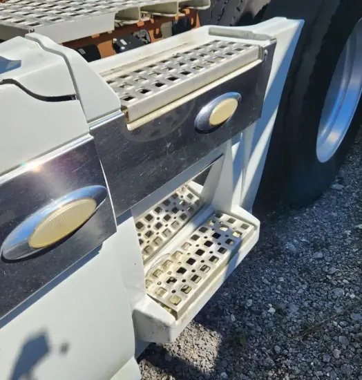 Picture of (Used) 2006 Volvo VNL, TANK FAIRINGS