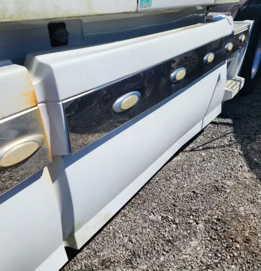 Picture of (Used) 2006 Volvo VNL, TANK FAIRINGS