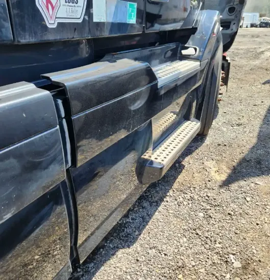 Picture of (Used) 2012 Volvo VNL, TANK FAIRINGS