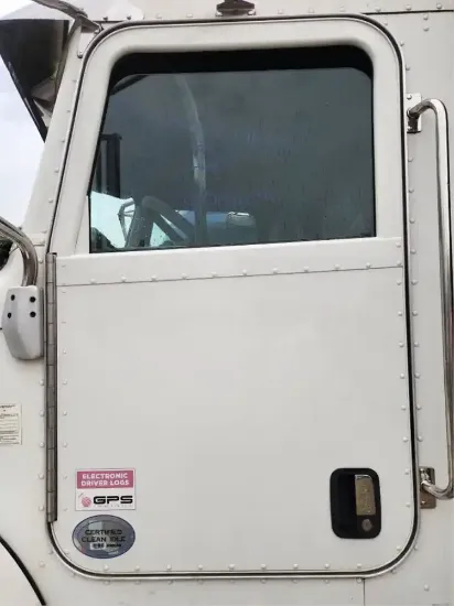 Picture of (Used) 2017 Peterbilt 348, DOOR