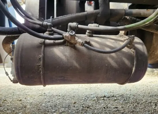 Picture of (Used) 2021 Kenworth T880, AIR TANK (1)