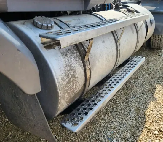 Picture of (Used) 2021 Kenworth T880, FUEL TANK AND HYDRAULIC TANK