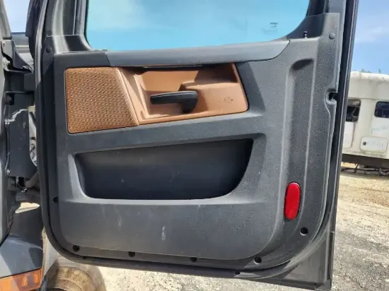 Picture of (Used) 2022 Freightliner Cascadia 126, INTERIOR DOOR PANEL
