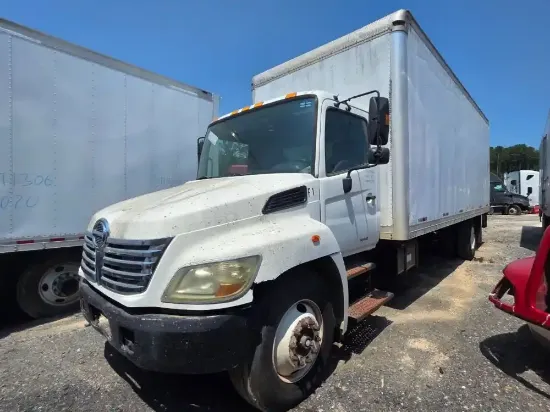 Picture of 2008-hino-268-truck-delivery