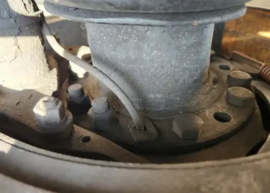 Picture of (Used) 2016 International PROSTAR, FRONT DIFFERENTIAL HUBS