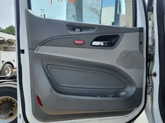 Picture of (Used) 2020 Peterbilt 579, INTERIOR DOOR PANEL