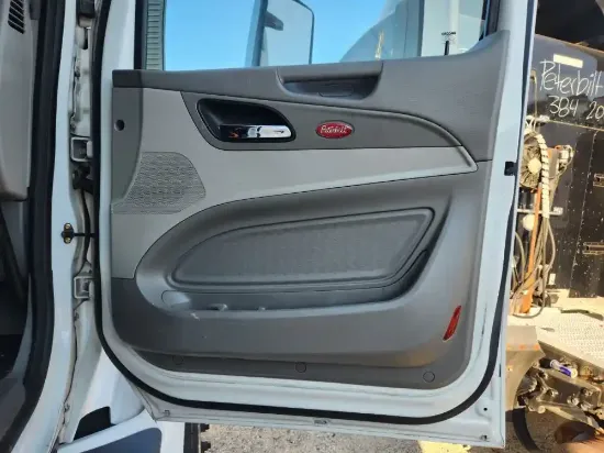 Picture of (Used) 2020 Peterbilt 579, INTERIOR DOOR PANEL