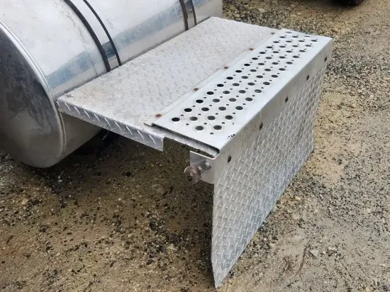 Picture of (Used) 2010 Kenworth T300, BATTERY BOX COVER