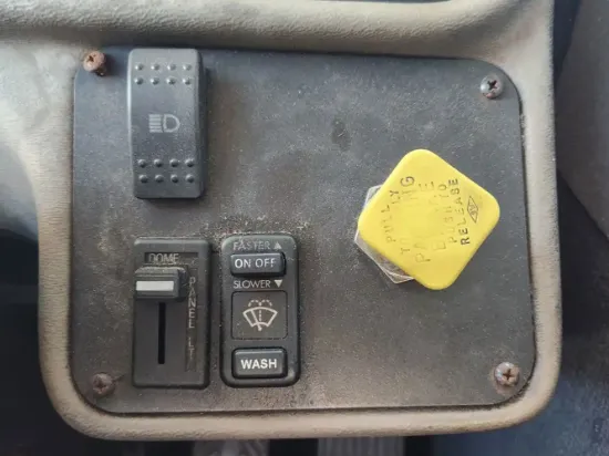 Picture of (Used) 2002 Spartan Gladiator, MISCELLANEOUS DASH SWITCHES