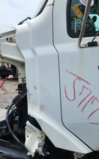Picture of (Used) 2000 Sterling L9500, COWL