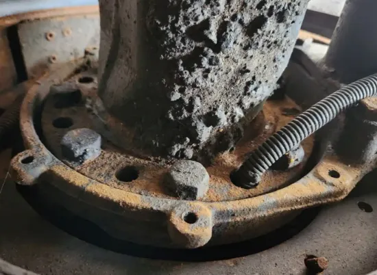 Picture of (Used) 2000 Sterling L9500, REAR DIFFERENTIAL HUBS