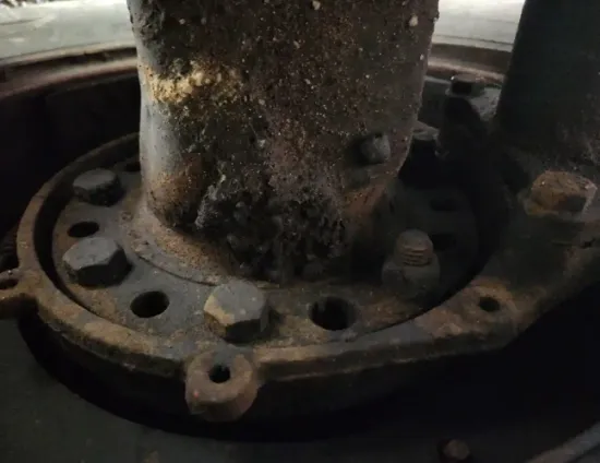Picture of (Used) 2000 Sterling L9500, FRONT DIFFERENTIAL HUBS