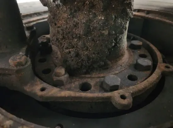 Picture of (Used) 2000 Sterling L9500, FRONT DIFFERENTIAL HUBS