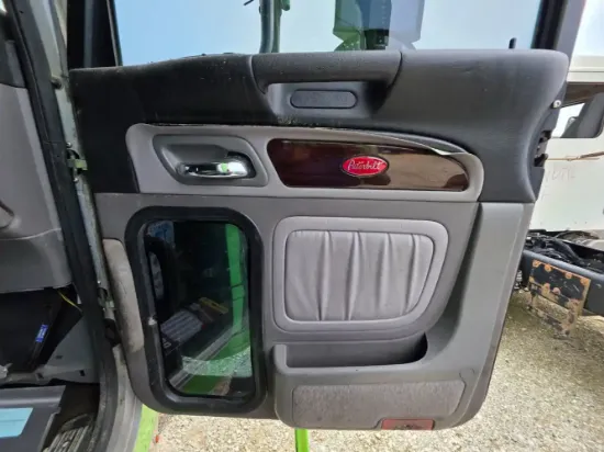 Picture of (Used) 2020 Peterbilt 389, INTERIOR DOOR PANEL