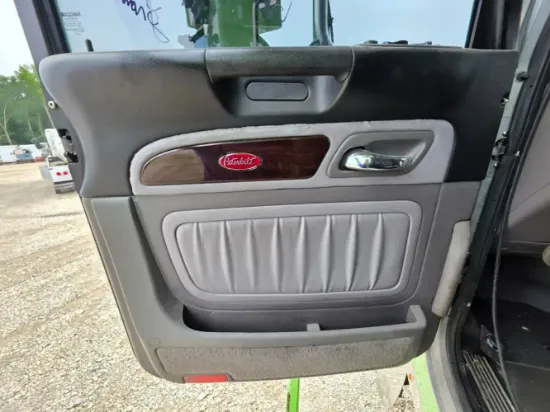 Picture of (Used) 2020 Peterbilt 389, INTERIOR DOOR PANEL