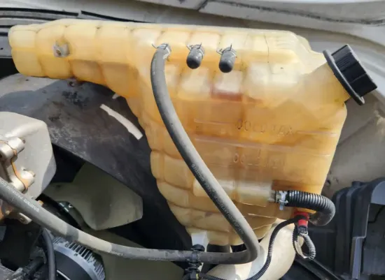 Picture of (Used) 2025 International LT, RADIATOR OVERFLOW BOTTLE/COOLANT RESERVOIR