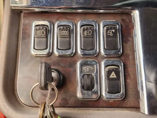 Picture of (Used) 2020 Peterbilt 389, MISCELLANEOUS DASH SWITCHES