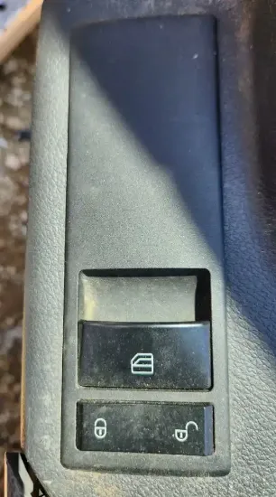 Picture of (Used) 2019 Freightliner Cascadia 126, DOOR ELECTRIC SWITCH
