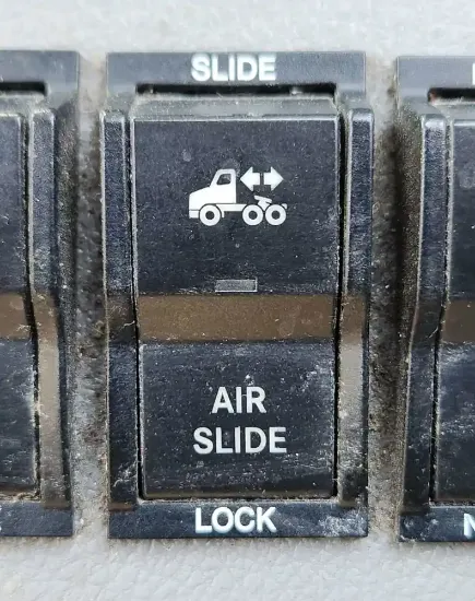 Picture of (Used) 2019 Freightliner Cascadia 126, MISCELLANEOUS DASH SWITCHES