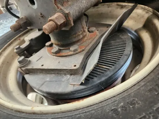 Picture of (Used) 2022 Isuzu NRR, DIFFERENTIAL HUBS