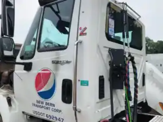 Picture of 2009 International 4400 Cab