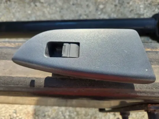 Picture of (Used) 2022 Isuzu NRR, DOOR ELECTRIC SWITCH