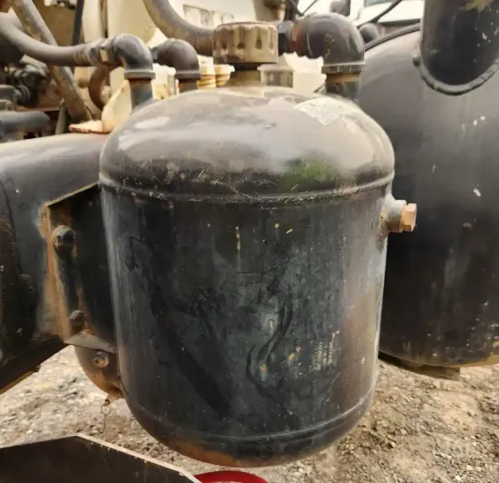 Picture of (Used) 2005 Sterling L9500, HYDRAULIC TANK