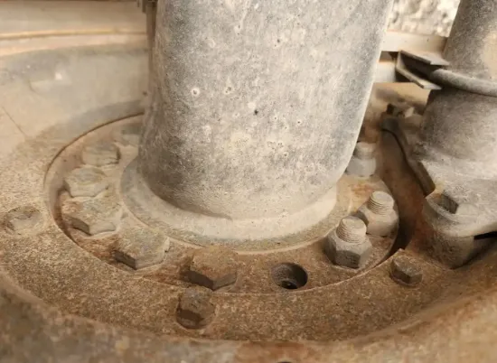 Picture of (Used) 2005 Sterling L9500, FRONT DIFFERENTIAL HUBS