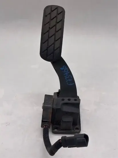 Picture of (Used) 2006 Sterling LT8500, Cab & Cab Parts THROTTLE PEDAL