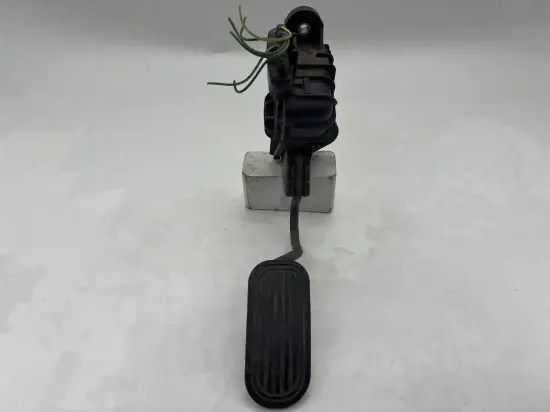 Picture of (Used) 2009 Hino 268, Cab & Cab Parts THROTTLE PEDAL