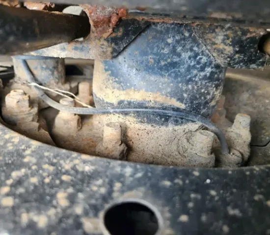 Picture of (Used) 2016 Mack CHU613, REAR DIFFERENTIAL HUBS