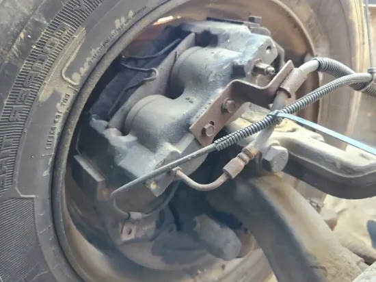 Picture of (Used) 2002 Isuzu FSR, FRONT SPINDLE/KNUCKLE